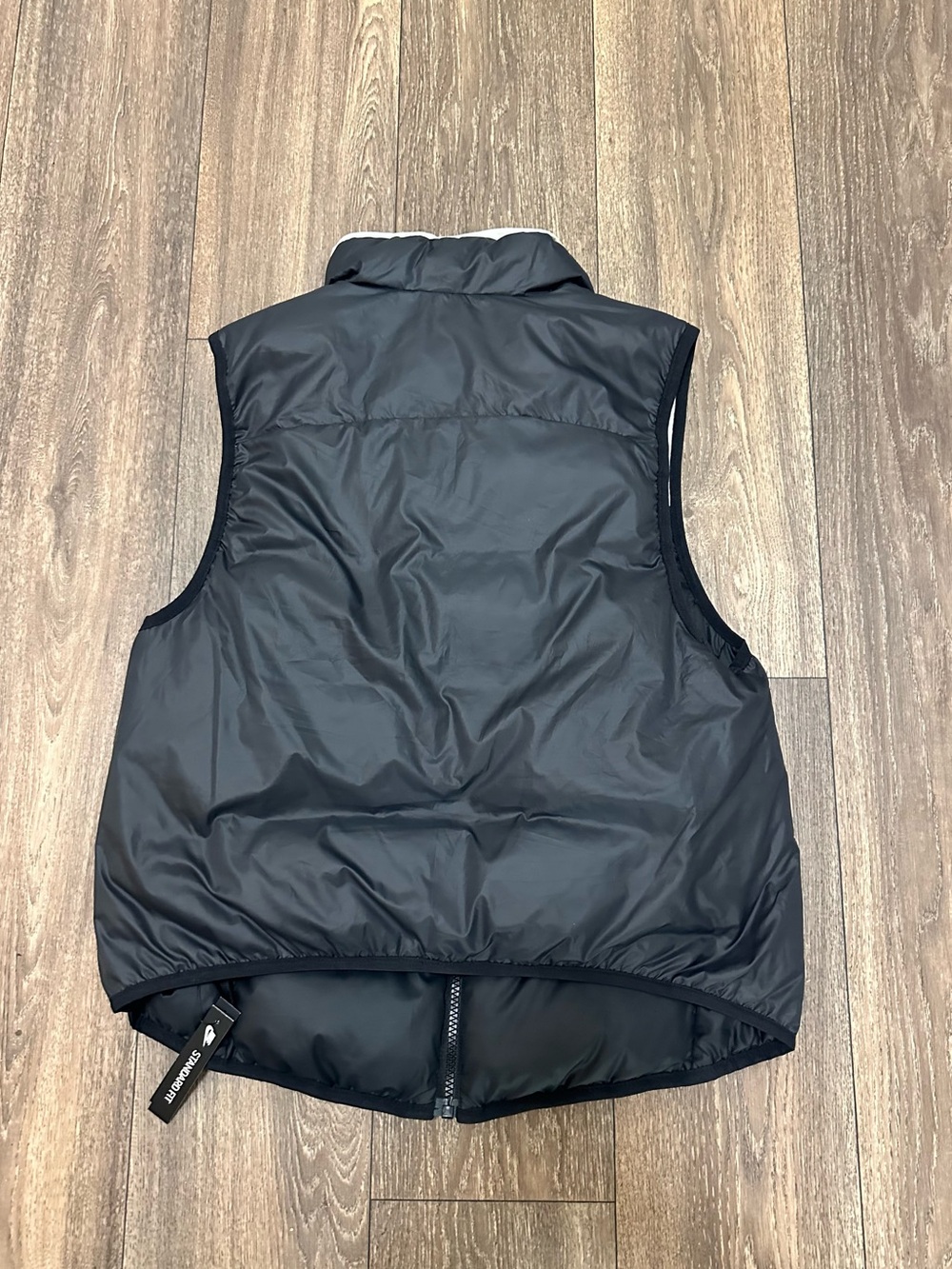 Nike Black and White Reversible Puffer Vest - Picture 2 of 5